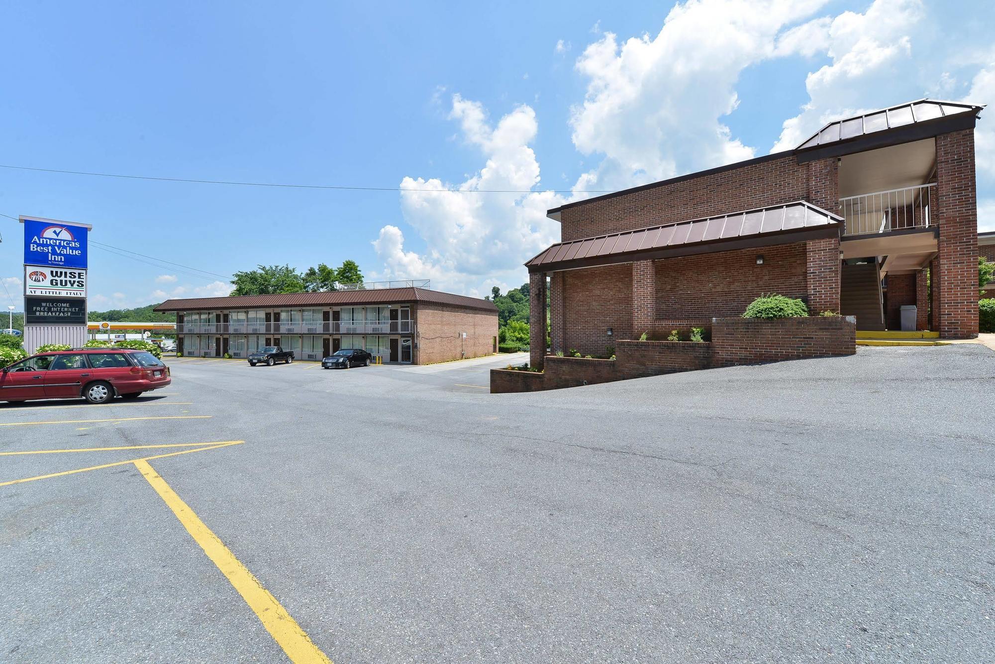 Red Roof Inn Marion, Va Εξωτερικό φωτογραφία